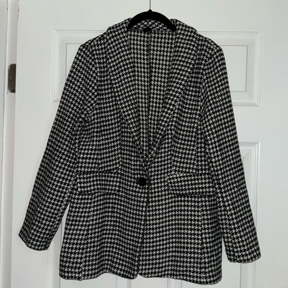 Black and white houndstooth blazer size medium from SHEIN